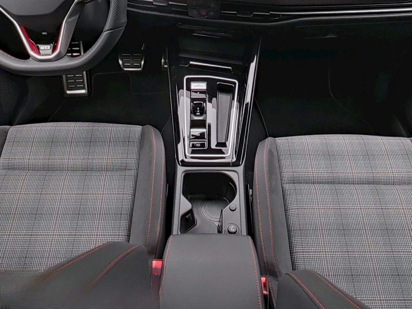 Volkswagen Golf GTI 8 2.0 TSI DSG BLACK STYLE AHK PANO NAVI foto 16