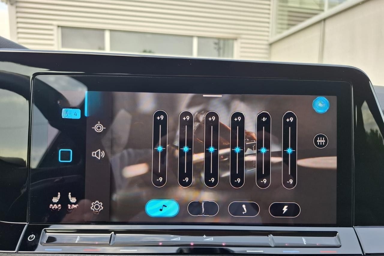 Volkswagen GOLF VIII GTD 2.0 TDI DSG IQ.LIGHT+CAM+H&K+APP foto 19