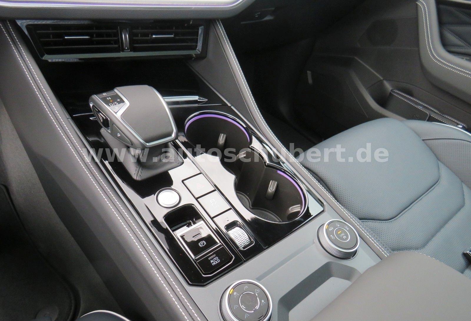 Volkswagen Touareg 3.0 TDI 4Motion R-Line foto 11