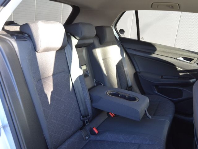 Volkswagen Golf VIII 1.5 TSI Life LED/NAVI+VZE/16-ZOLL/PDC/ foto 10