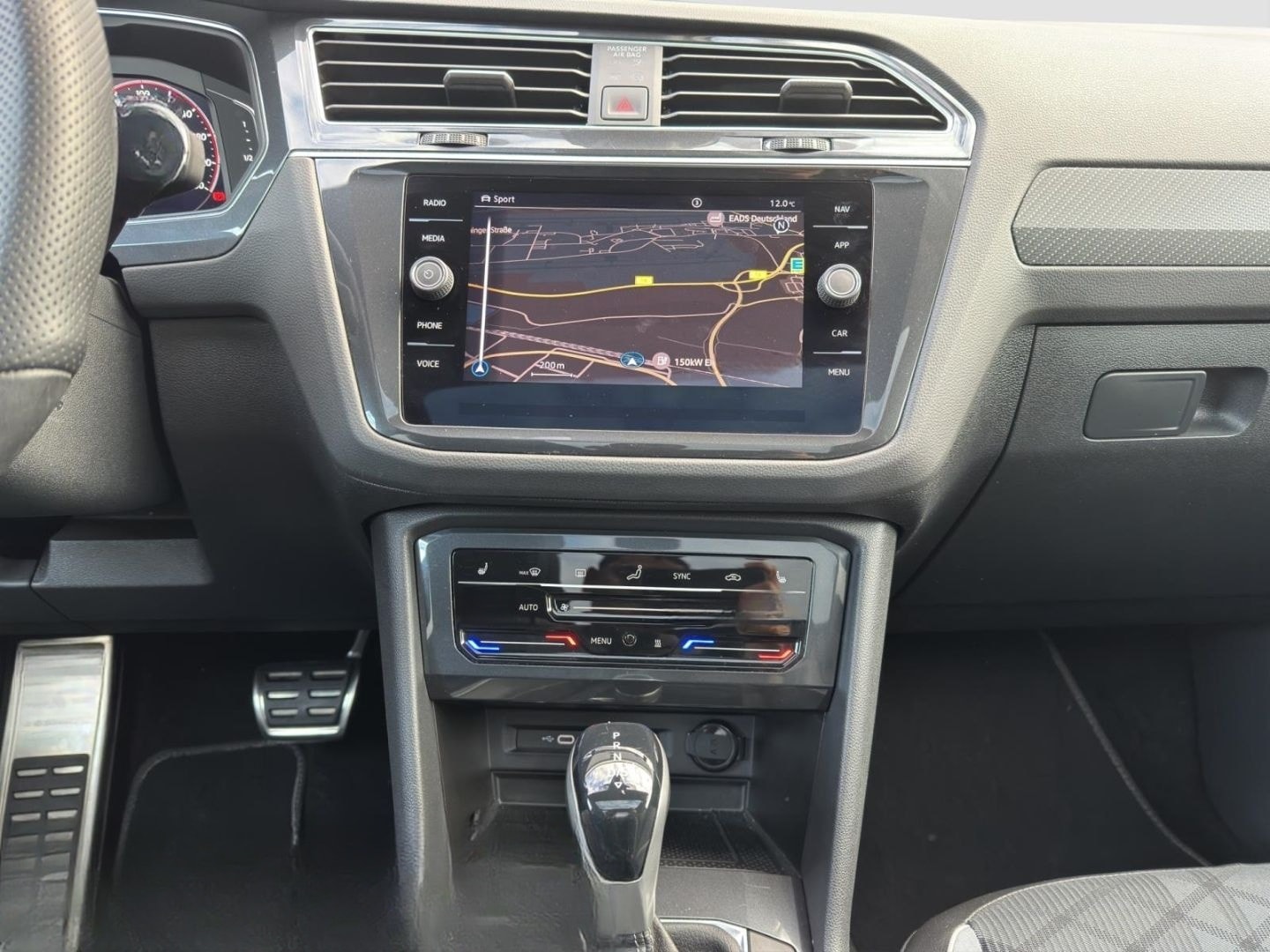 Volkswagen Tiguan 2.0 TSI DSG 4Mo. R-Line STANDH PANO AHK V foto 21