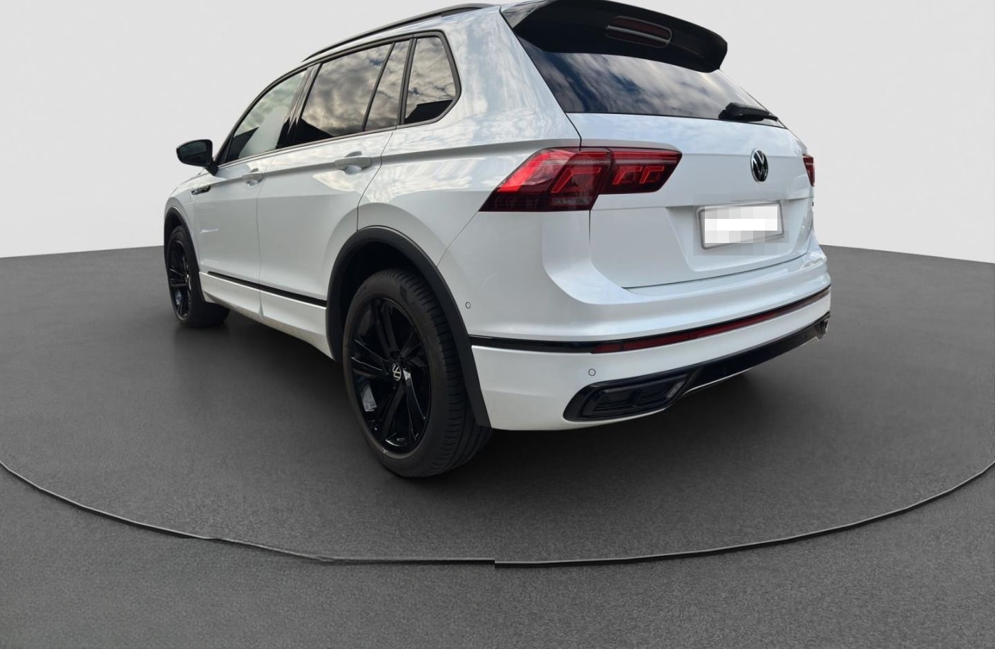 Volkswagen Tiguan 2.0 TSI DSG 4Mo. R-Line STANDH PANO AHK V foto 5