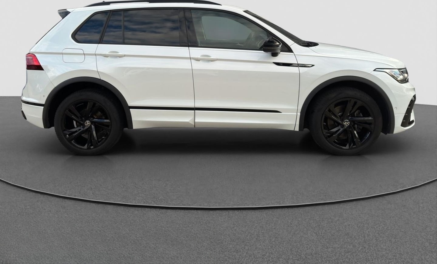 Volkswagen Tiguan 2.0 TSI DSG 4Mo. R-Line STANDH PANO AHK V foto 9