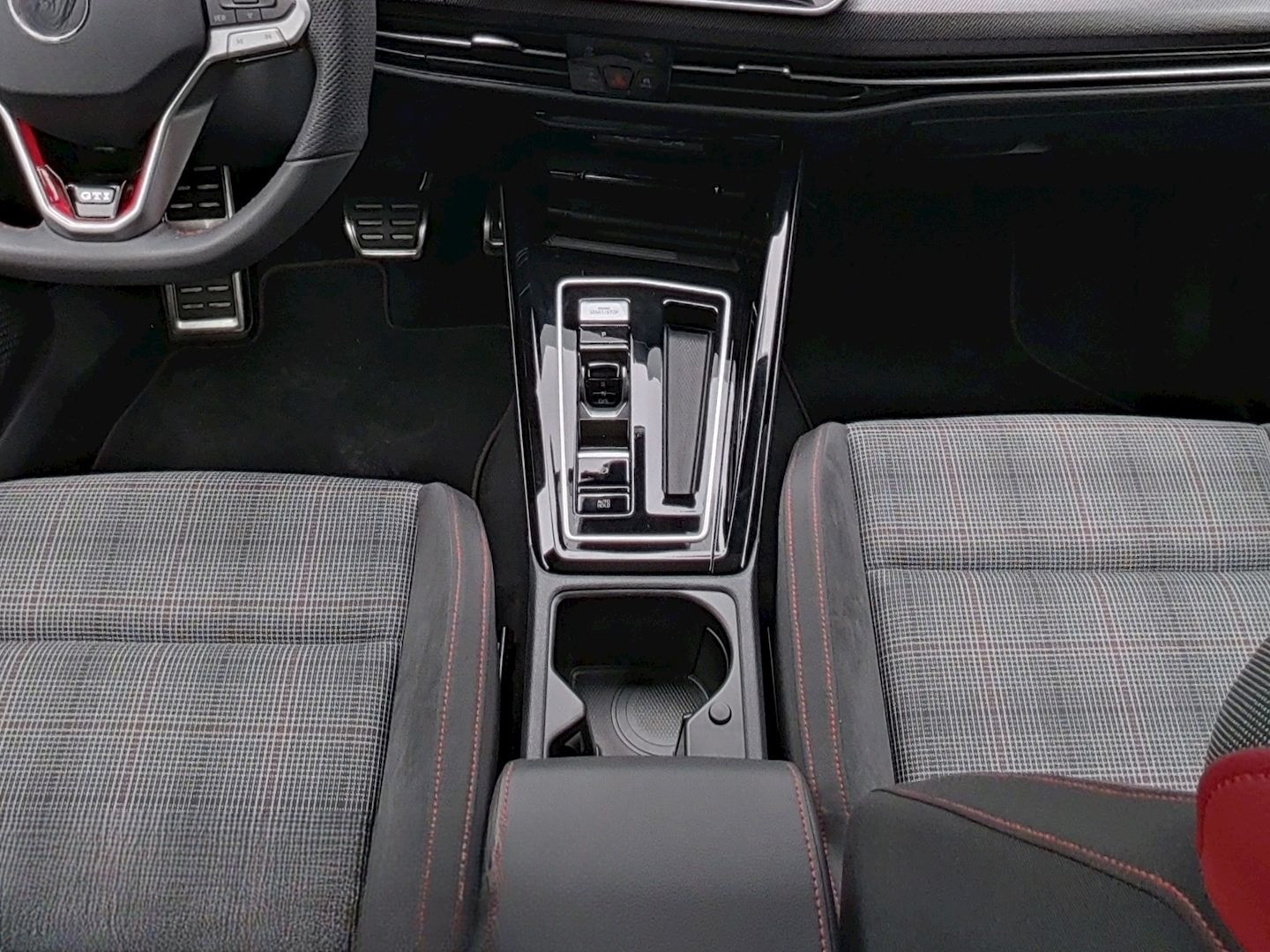 Volkswagen Golf GTI 8 2.0 TSI DSG BLACK STYLE AHK PANO NAVI foto 8