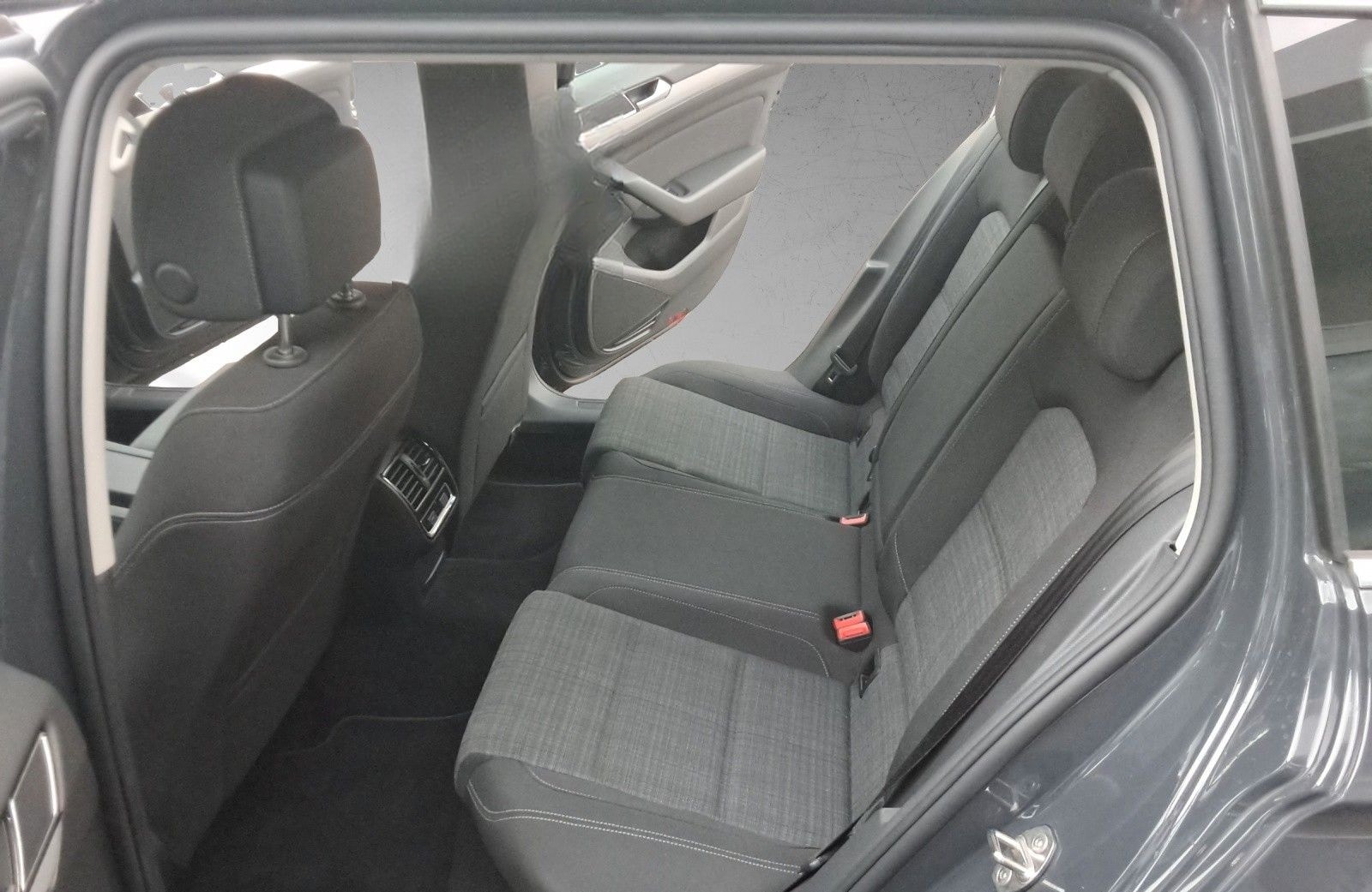 Volkswagen Passat Variant 2.0 TDI ACC,LED,Navi,DAB,APP,Ergo foto 15