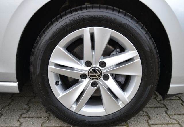 Volkswagen Golf VIII 1.5 TSI Life LED/NAVI+VZE/16-ZOLL/PDC/ foto 6