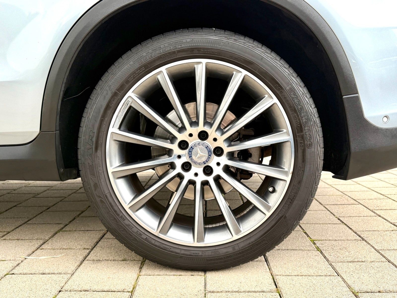 Mercedes-Benz GLC 250 d 4Matic*AMG*NAVI*KAMERA*LED*AHK*19''ALU foto 20