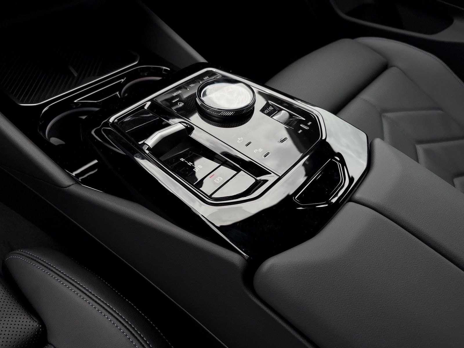 BMW i5 xDrive40 Tour. M Sport Pro 20"LM AHK Glasdach foto 10