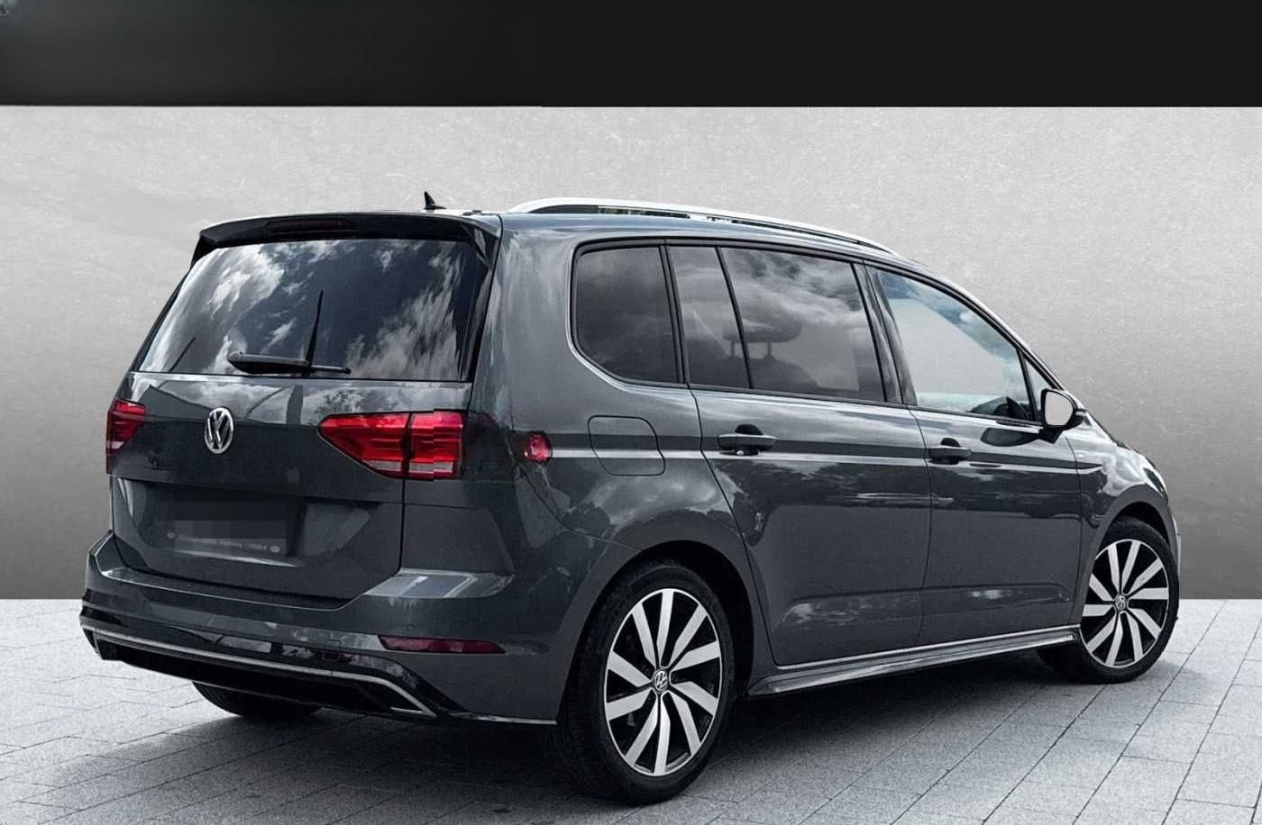 Volkswagen Touran 1.5 TSI DSG Join *R-Line* foto 2