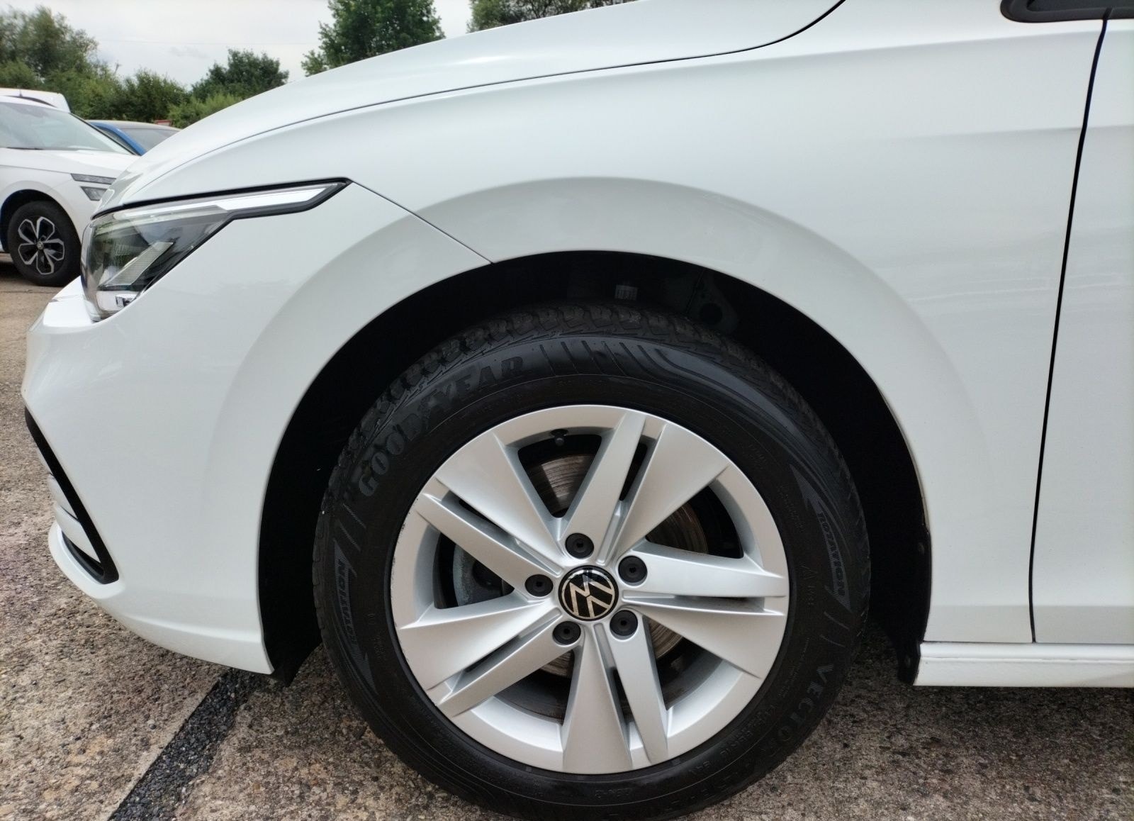 Volkswagen Golf VIII TDI Life DSG LED Navi AID ACC PDC SH foto 9