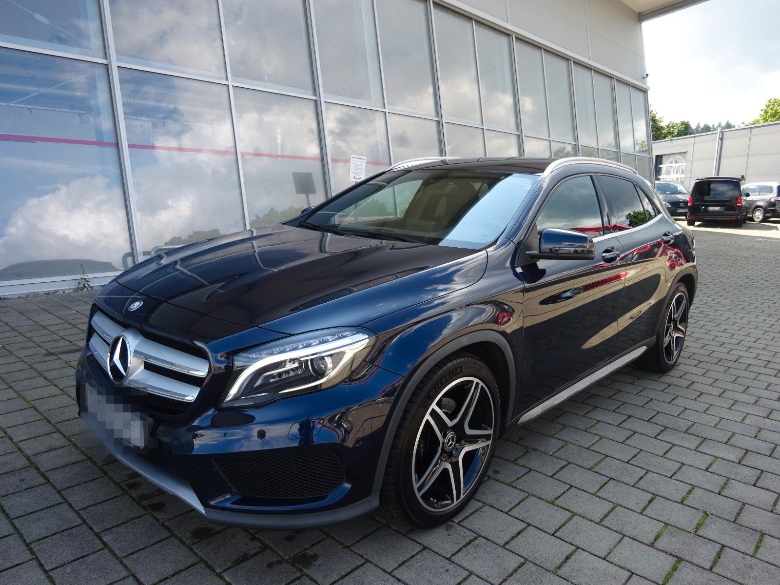 Mercedes-Benz GLA 220 CDI / d 4Matic AMG LINE foto 2