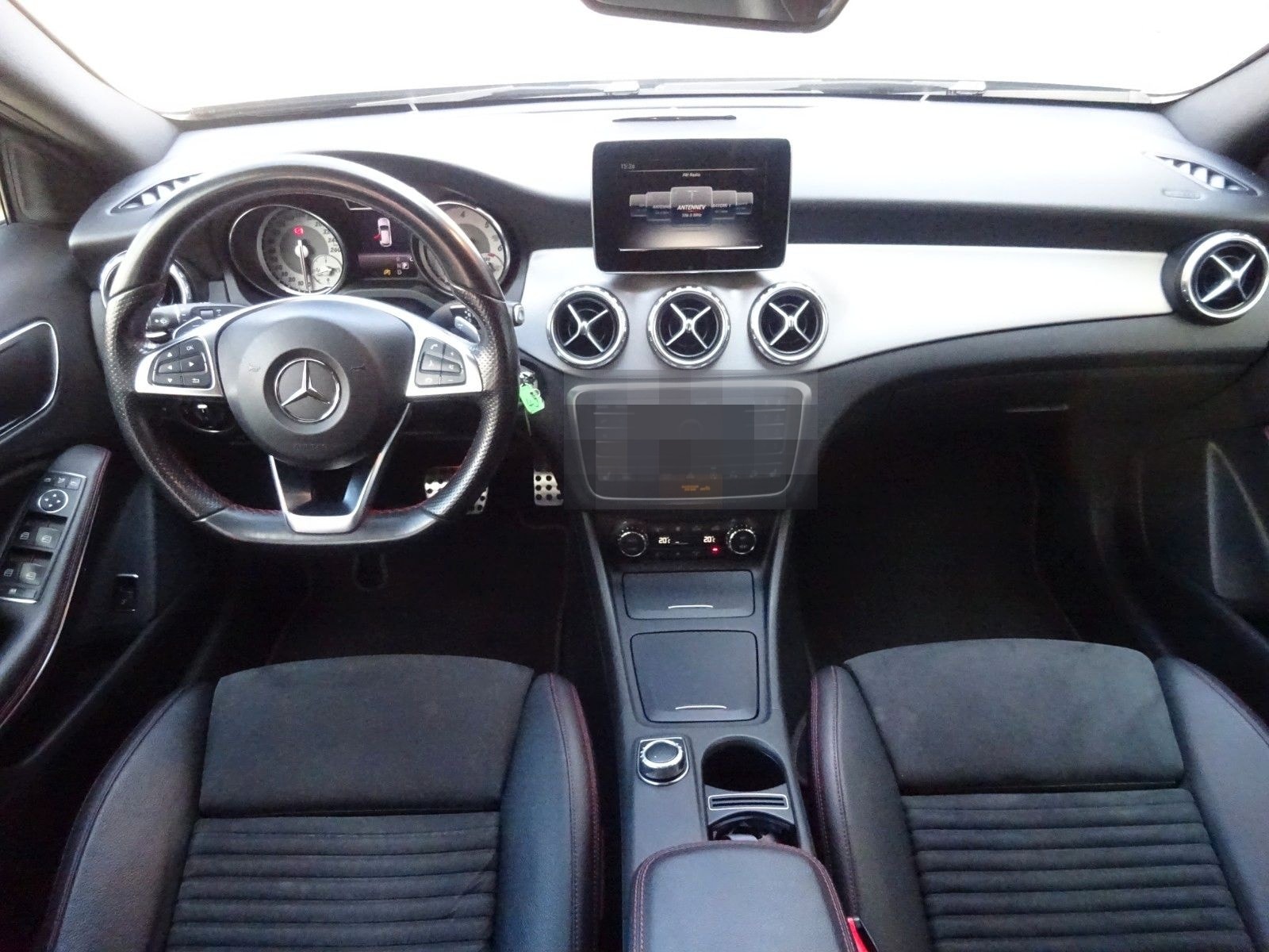 Mercedes-Benz GLA 220 CDI / d 4Matic AMG LINE foto 8