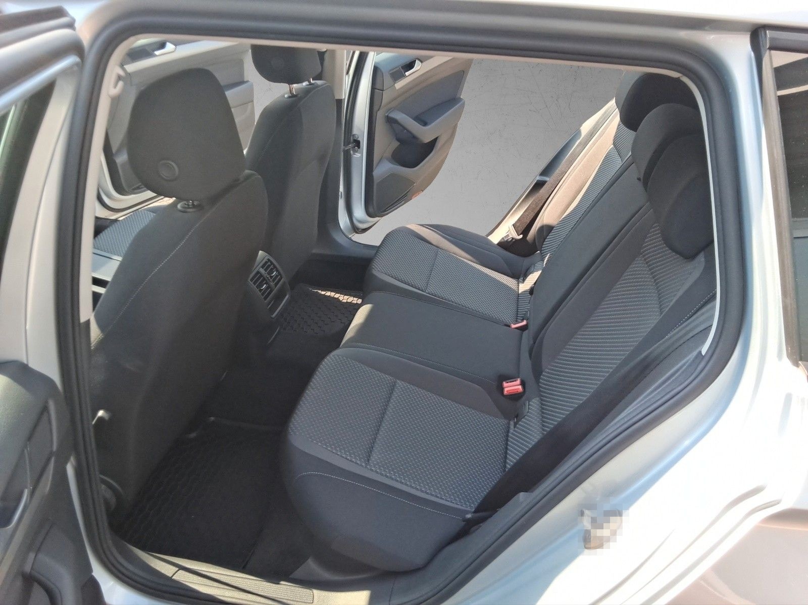 Volkswagen Passat Variant 2.0 TDI LED,ACC,Navi,APP,KAMERA foto 15