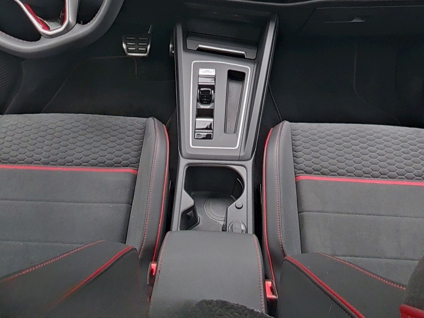 Volkswagen Golf GTI 8 2.0 TSI DSG Clubsport PANO KAMERA NAV foto 15