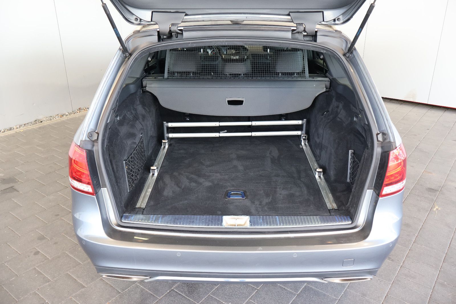 Mercedes-Benz E 220 4Matic Avantgarde COMAND+ILS+18"+AHK foto 14