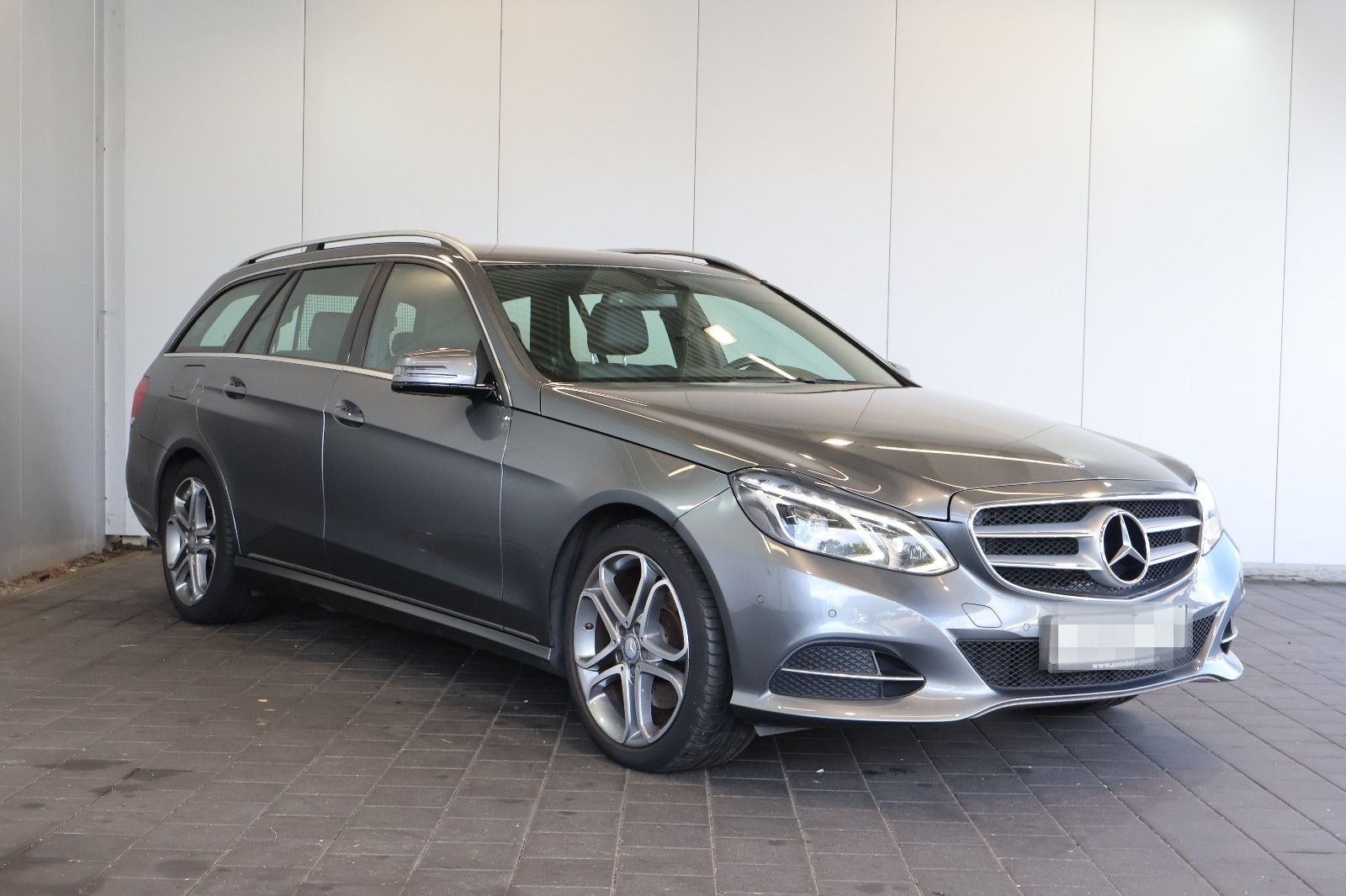 Mercedes-Benz E 220 4Matic Avantgarde COMAND+ILS+18"+AHK foto 3