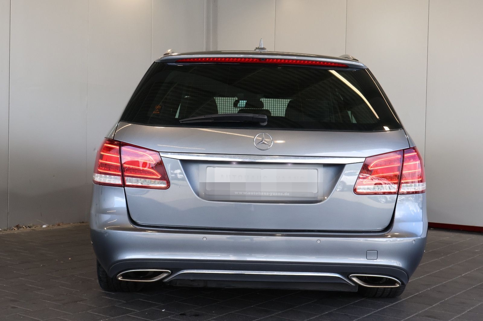 Mercedes-Benz E 220 4Matic Avantgarde COMAND+ILS+18"+AHK foto 5