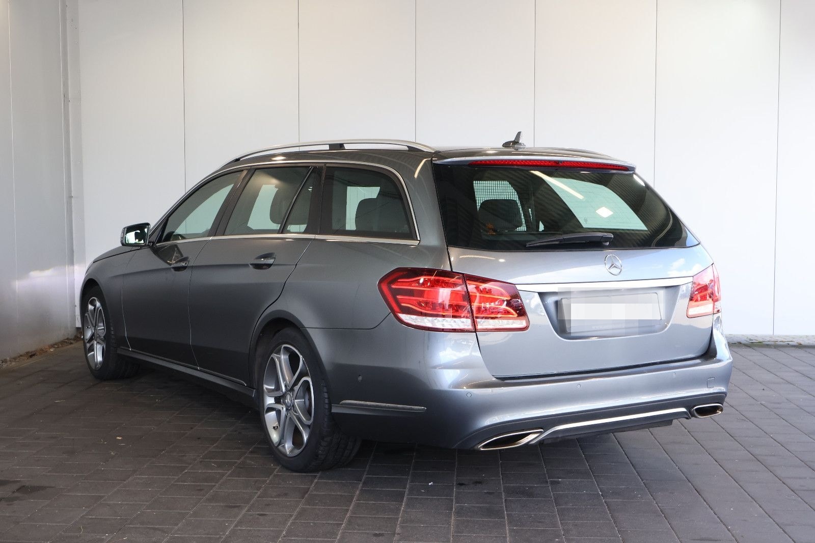 Mercedes-Benz E 220 4Matic Avantgarde COMAND+ILS+18"+AHK foto 6