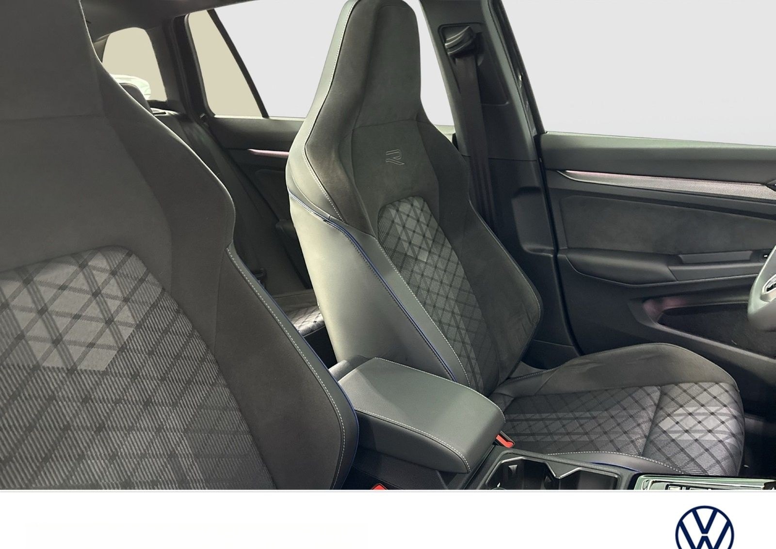 Volkswagen Golf Variant VIII 2.0 R-LINE BLACKSTYLE PANO CAM foto 8