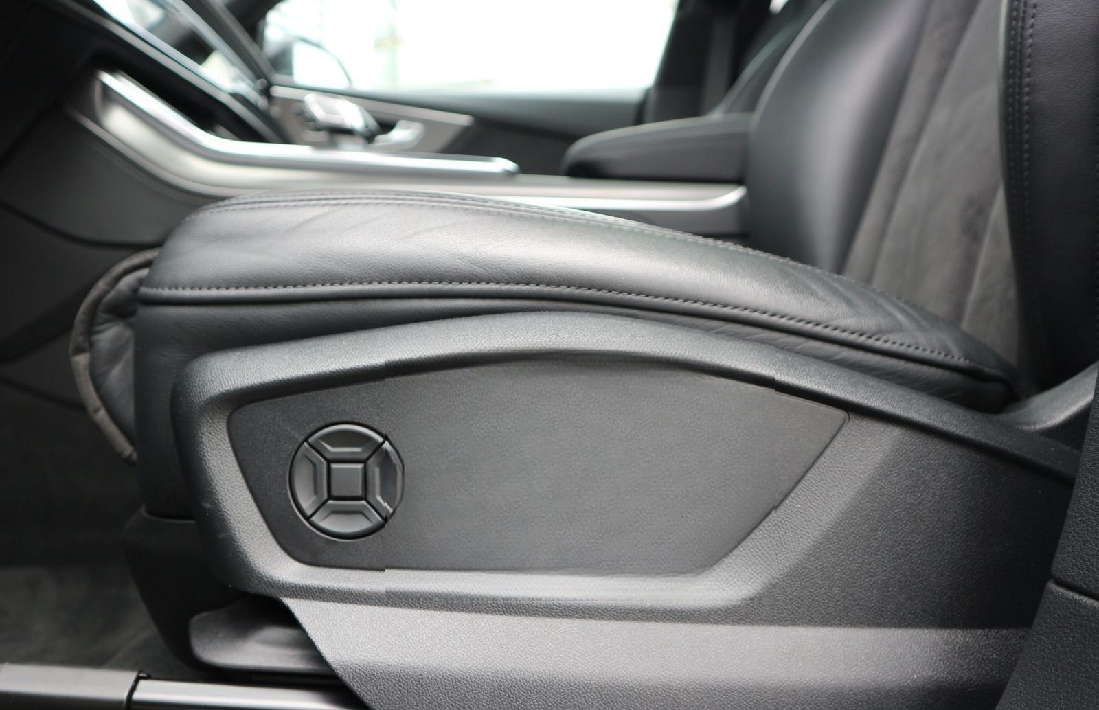 Audi RS Q8 quattro PANO+KERAMIK+AHK+HEADUP+ACC+MATRIX foto 14