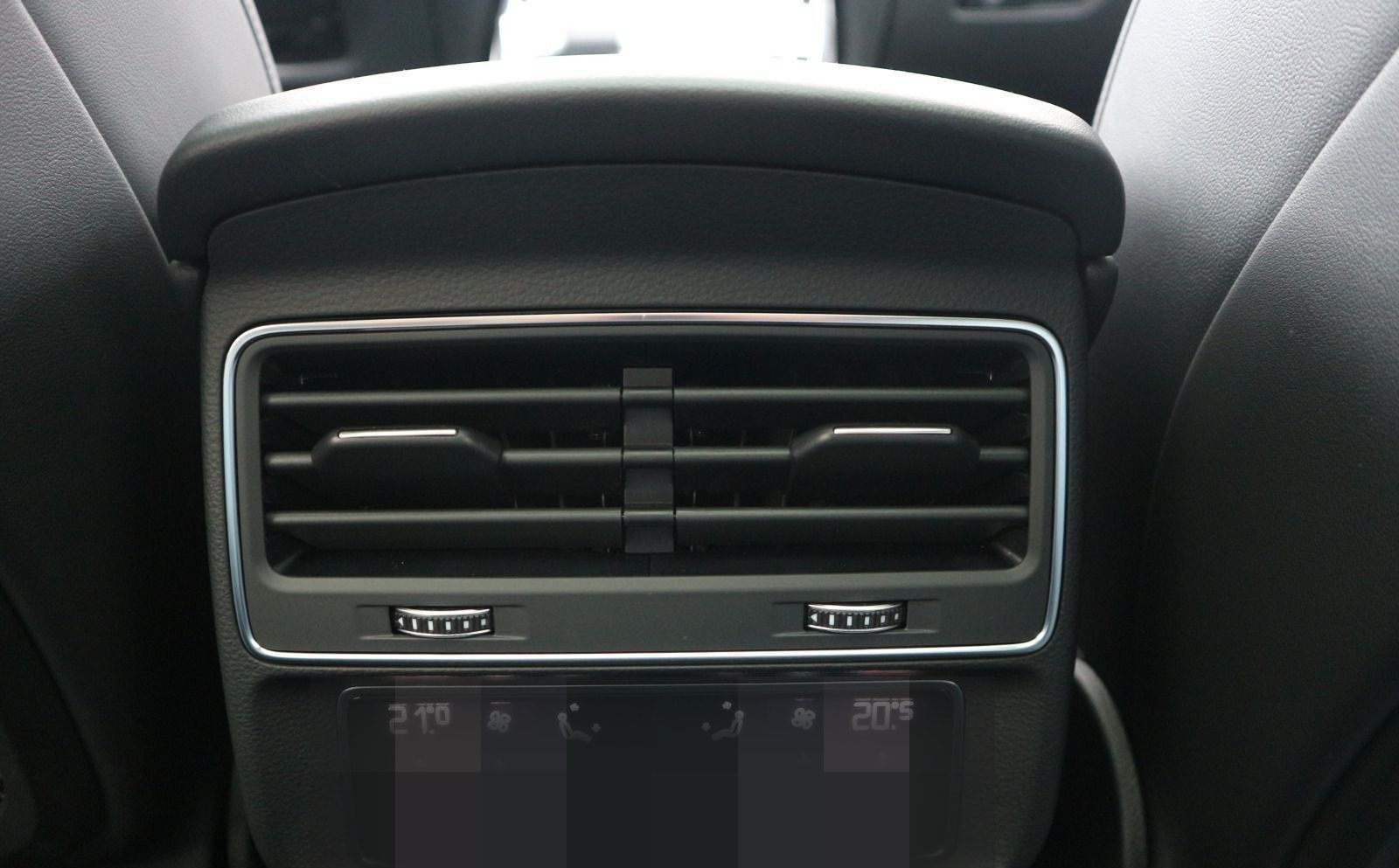 Audi RS Q8 quattro PANO+KERAMIK+AHK+HEADUP+ACC+MATRIX foto 24