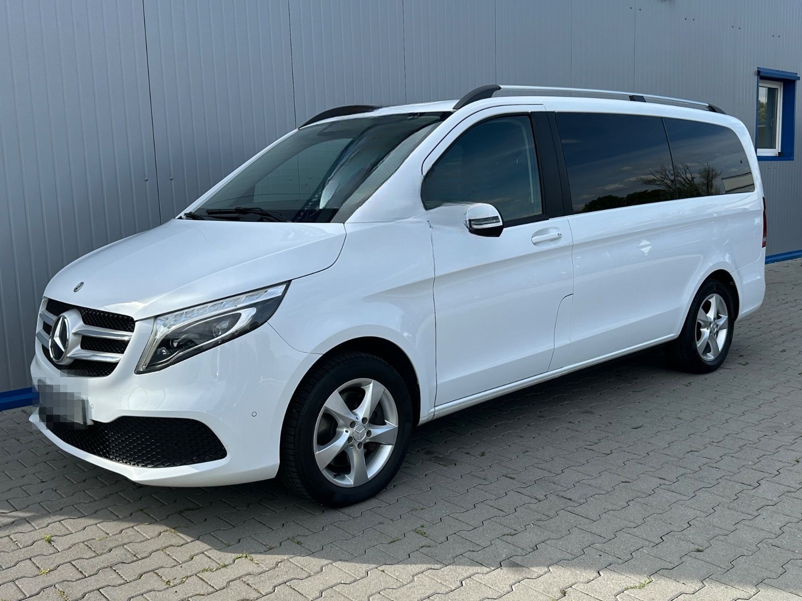 Mercedes-Benz V220 d LANG 4M 9G WEBASTO NAVI MBUX AHK 8-SITZER foto 1