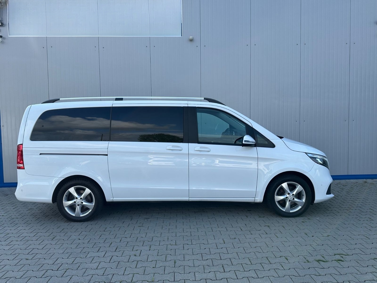 Mercedes-Benz V220 d LANG 4M 9G WEBASTO NAVI MBUX AHK 8-SITZER foto 4