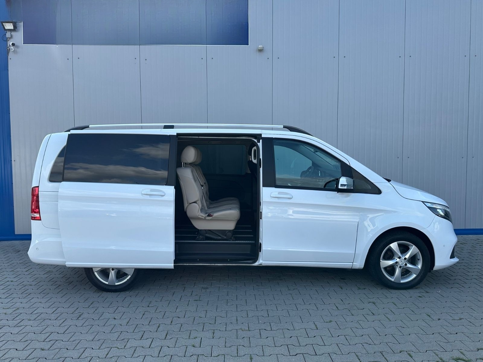 Mercedes-Benz V220 d LANG 4M 9G WEBASTO NAVI MBUX AHK 8-SITZER foto 5