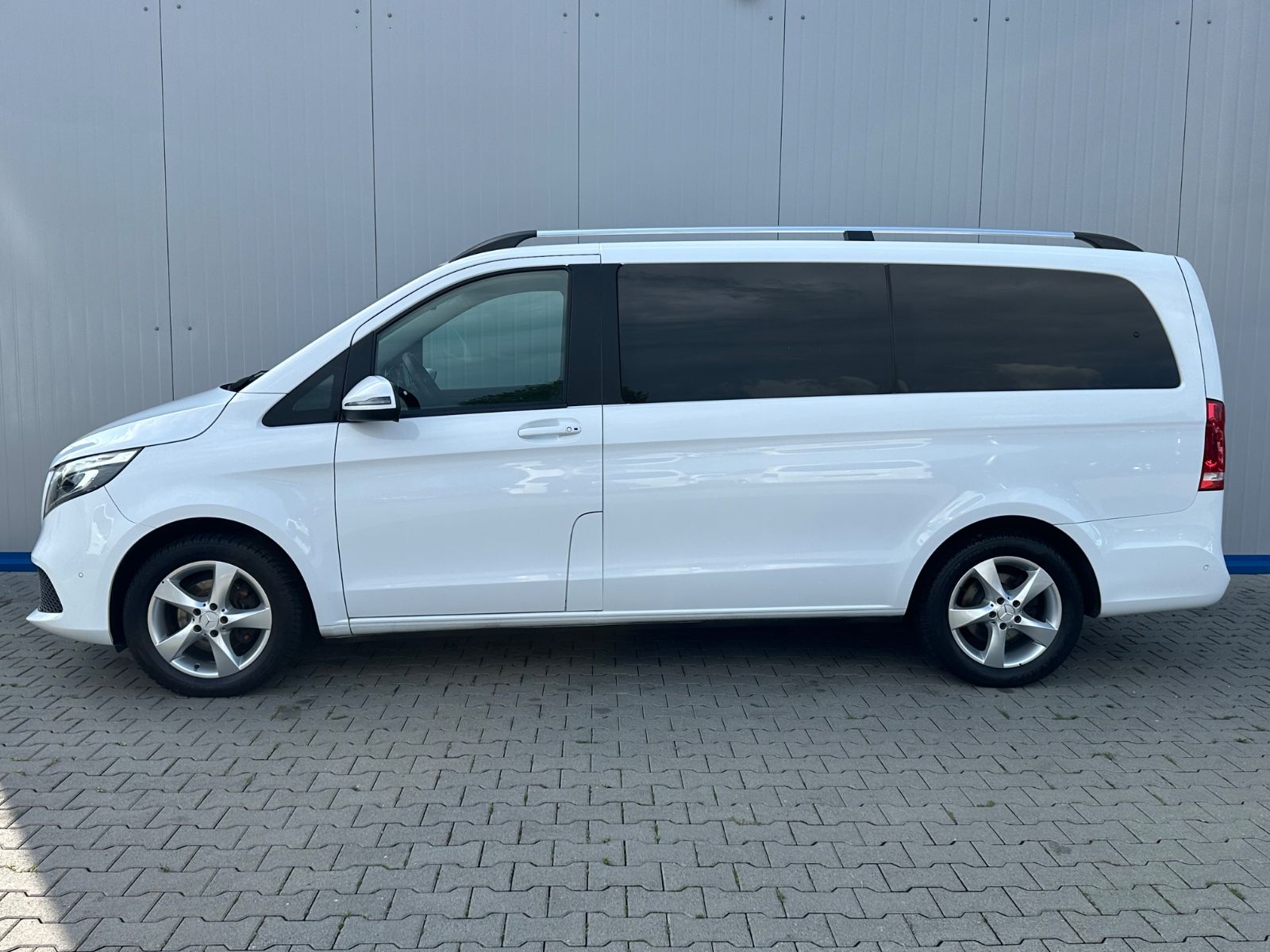 Mercedes-Benz V220 d LANG 4M 9G WEBASTO NAVI MBUX AHK 8-SITZER foto 6