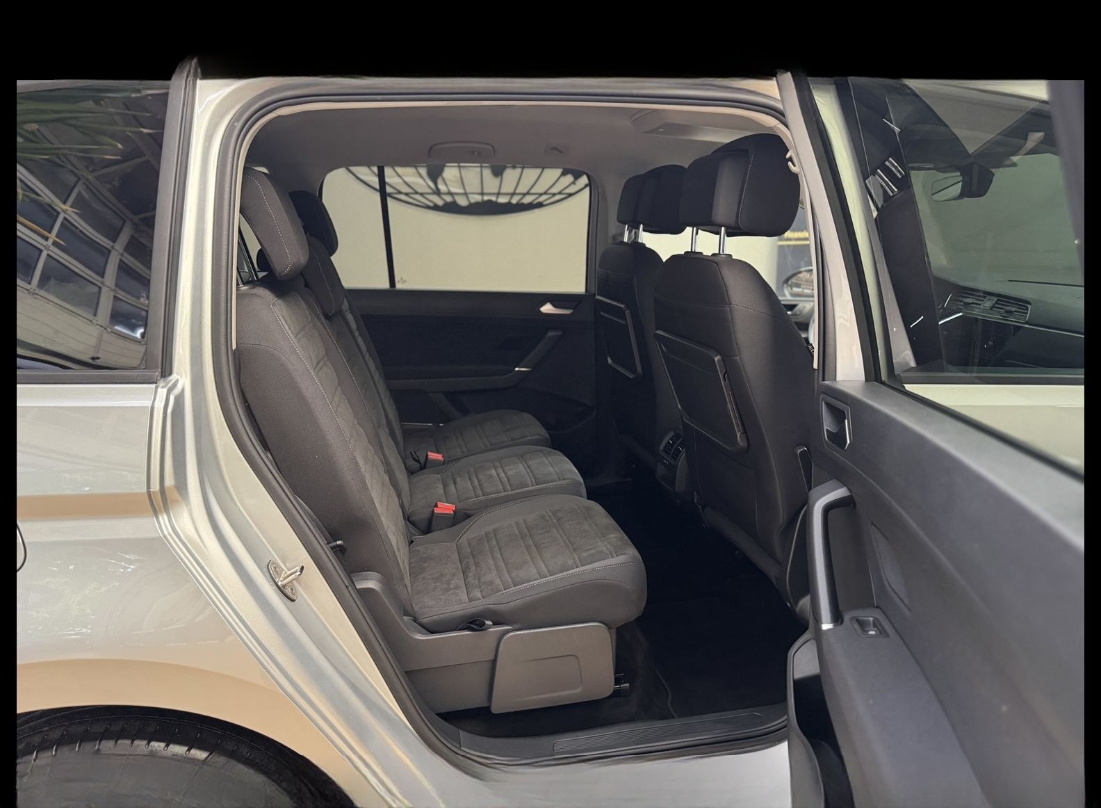 Volkswagen Touran Comfortline 2.0 TDI DSG App Connect/LED/ foto 15