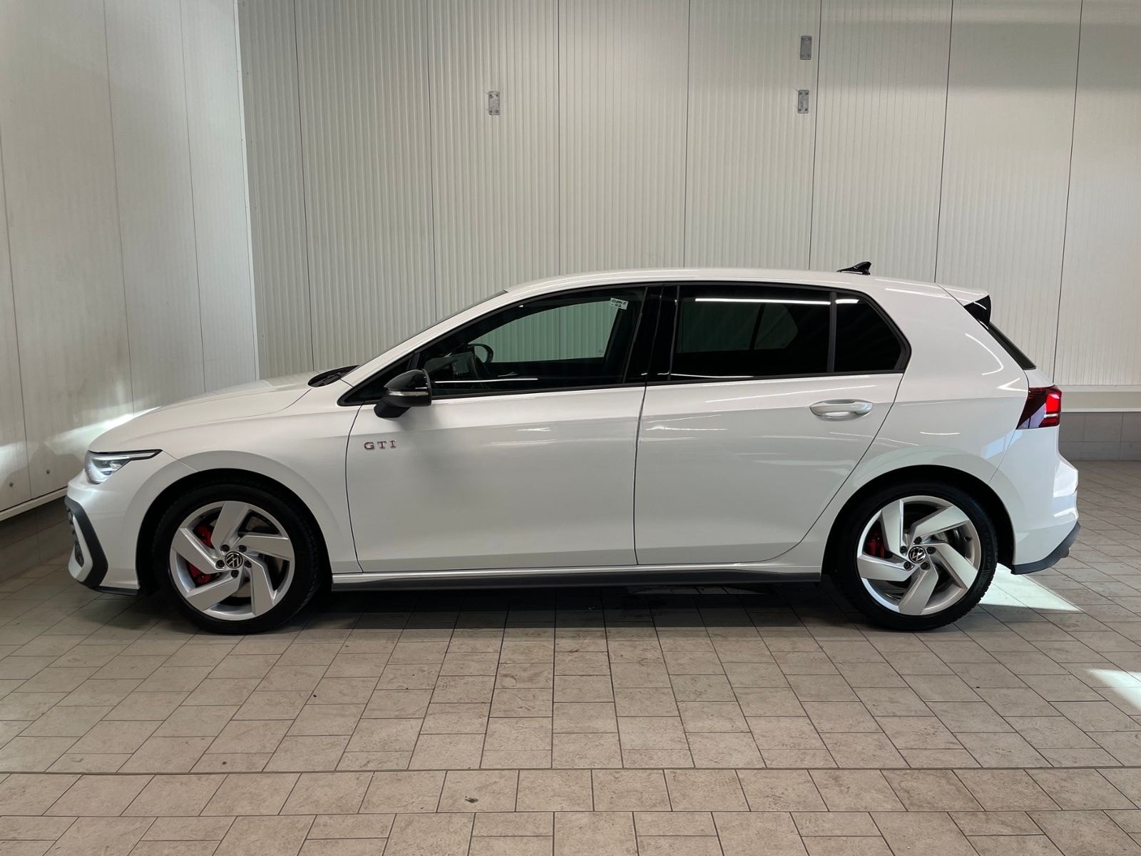 Volkswagen Golf VIII GTI 2.0 TSI DSG NAVI LED-PLUS SOUNDSYS foto 3