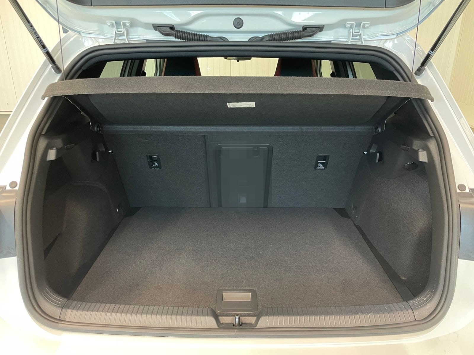 Volkswagen Golf VIII GTI 2.0 TSI DSG NAVI LED-PLUS SOUNDSYS foto 6