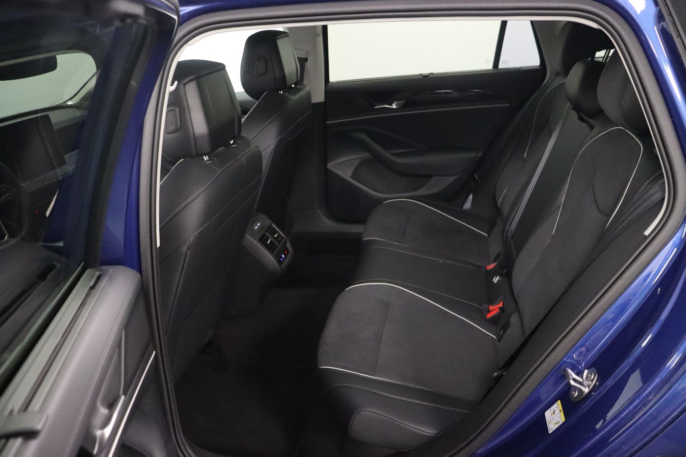 Volkswagen Passat Variant 2.0 TDI DSG Business CarPlay|HUD foto 8