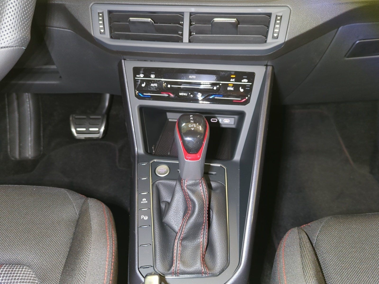 Volkswagen Polo GTI 2.0 TSI DSG MATRIX PANO KLIMA ACC foto 11