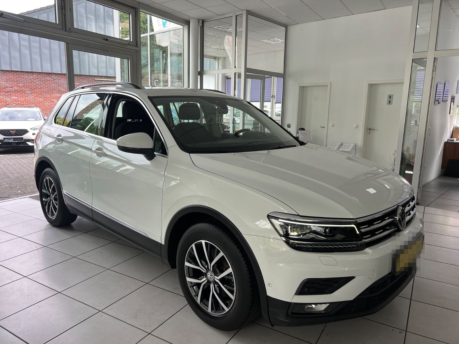 Volkswagen Tiguan Comfortline 2.0TDI *DIGITALTACHO*LED*360° foto 3