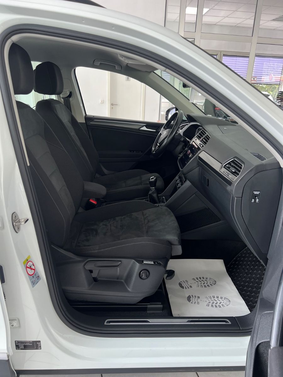 Volkswagen Tiguan Comfortline 2.0TDI *DIGITALTACHO*LED*360° foto 24