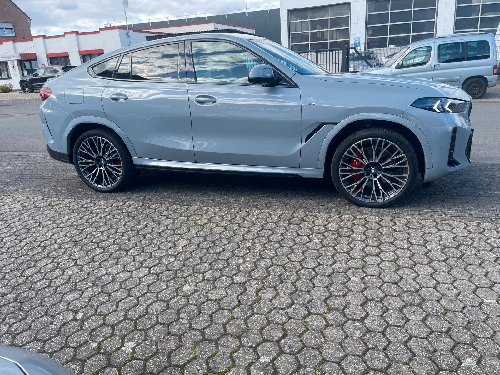 BMW X6 30d xDrive M Sport Pano Kamera Leder 22 Zoll foto 3