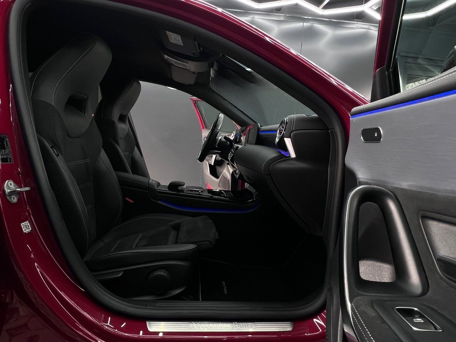 Mercedes-Benz A 250e 8G AMG NIGHT DESIGNO LED NAV+DAB KAM AMBT foto 13