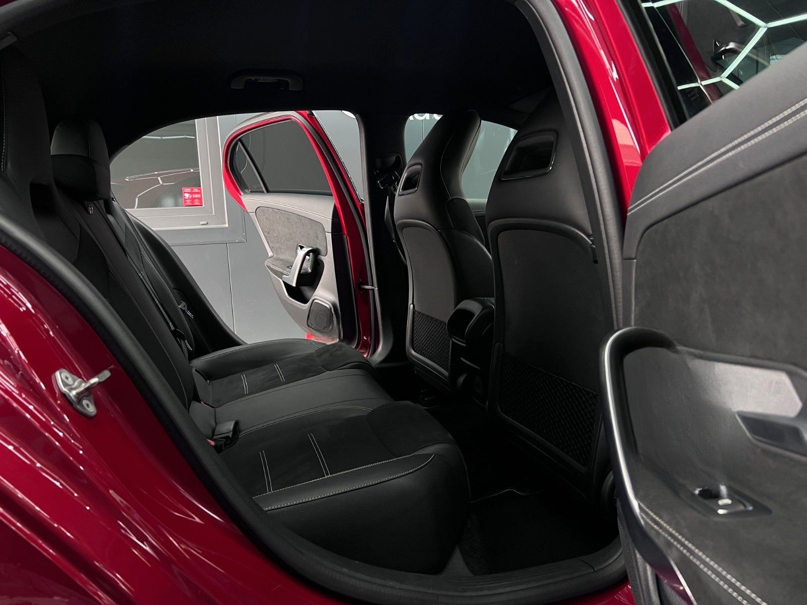 Mercedes-Benz A 250e 8G AMG NIGHT DESIGNO LED NAV+DAB KAM AMBT foto 16