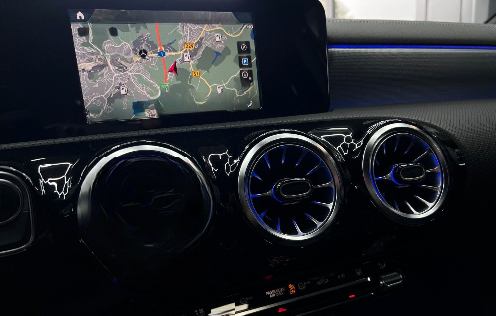 Mercedes-Benz A 250e 8G AMG NIGHT DESIGNO LED NAV+DAB KAM AMBT foto 18