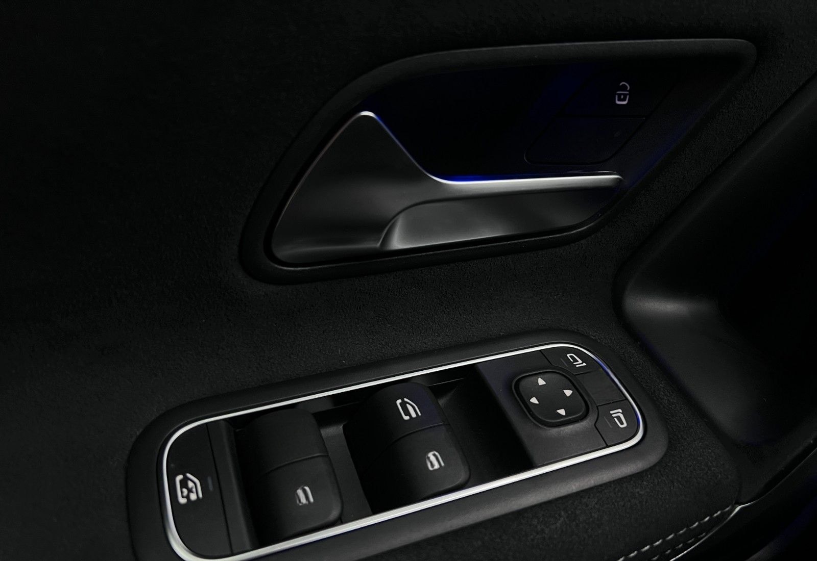 Mercedes-Benz A 250e 8G AMG NIGHT DESIGNO LED NAV+DAB KAM AMBT foto 20