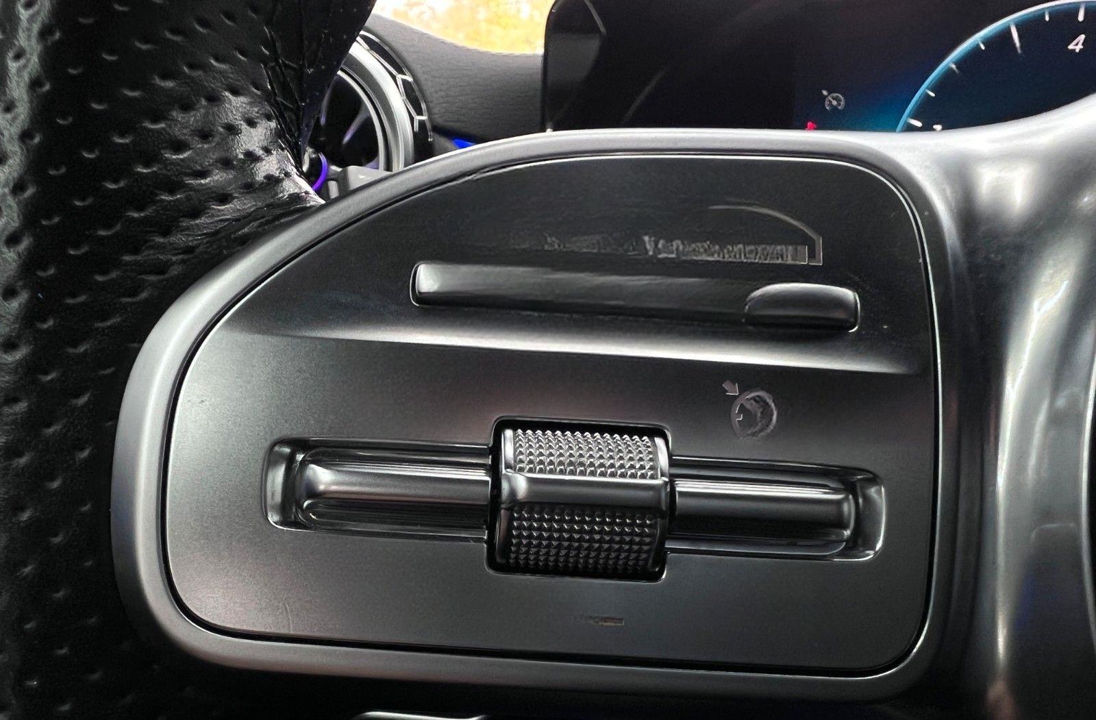 Mercedes-Benz A 250e 8G AMG NIGHT DESIGNO LED NAV+DAB KAM AMBT foto 21