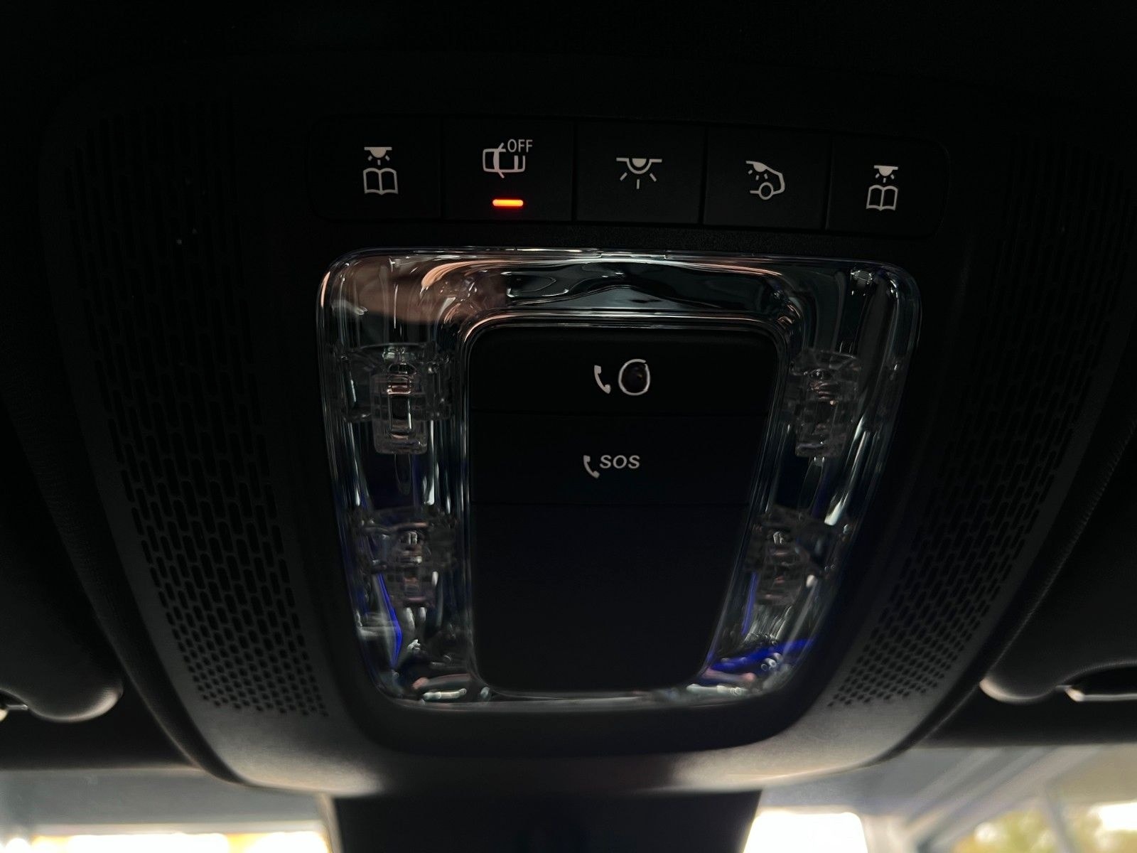 Mercedes-Benz A 250e 8G AMG NIGHT DESIGNO LED NAV+DAB KAM AMBT foto 24