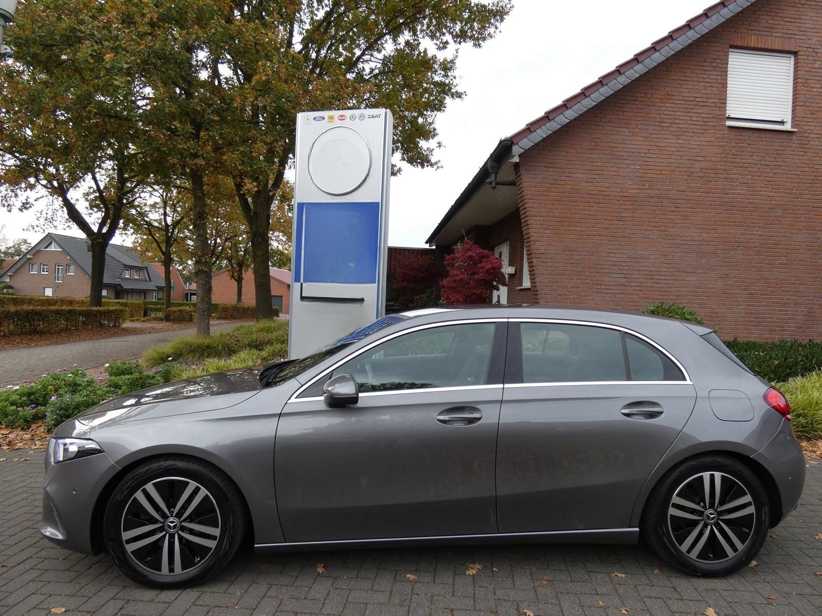 Mercedes-Benz A 200 d 8 G-DCT Progressive LED AHK RFK NAV DIST foto 2