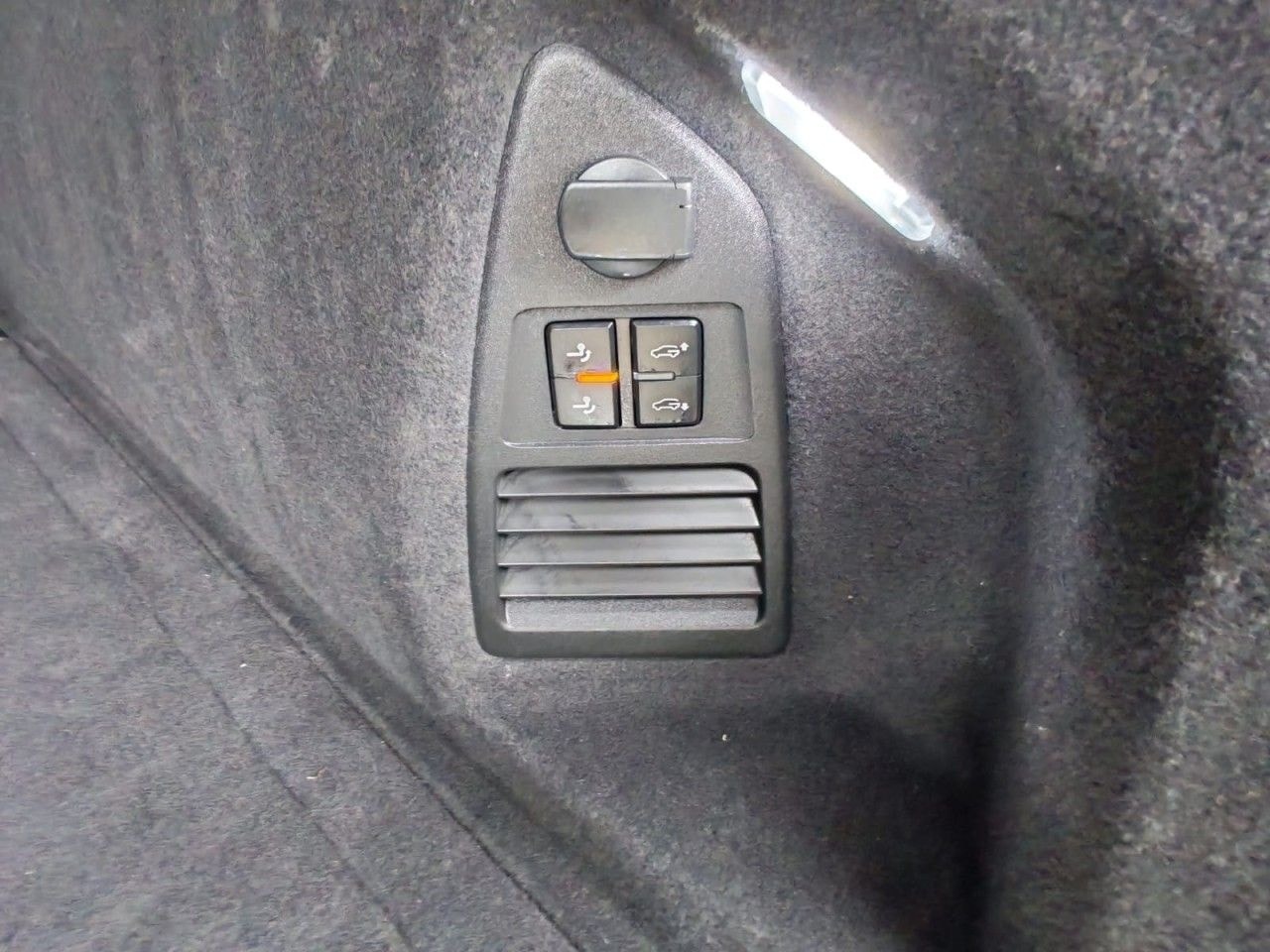 Volkswagen Touareg 3.0 TDI DSG R-LINE,AHK,ACC,ALLRADL,PANO foto 18