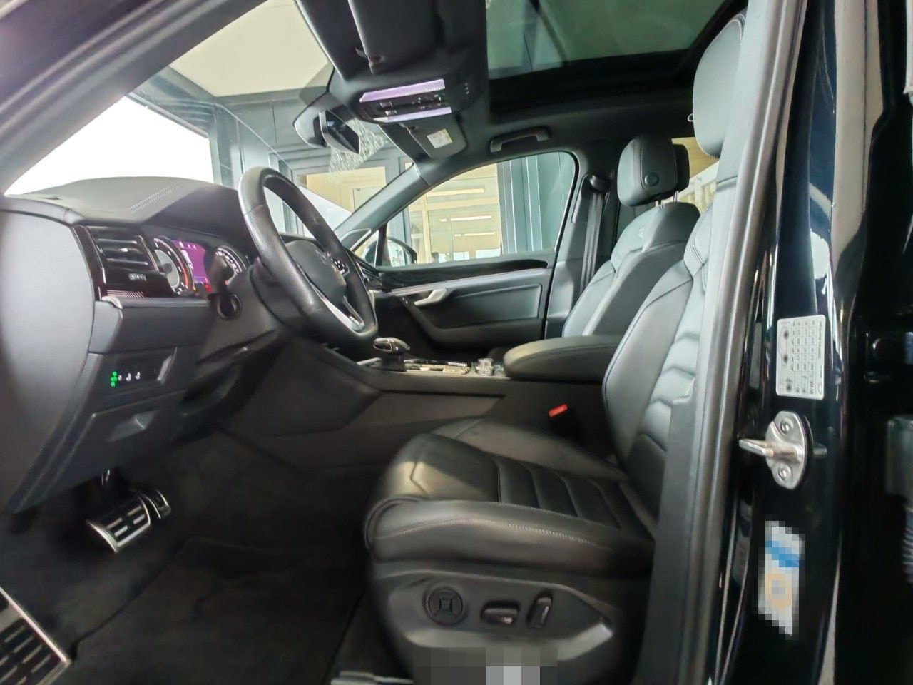 Volkswagen Touareg 3.0 TDI DSG R-LINE,AHK,ACC,ALLRADL,PANO foto 7