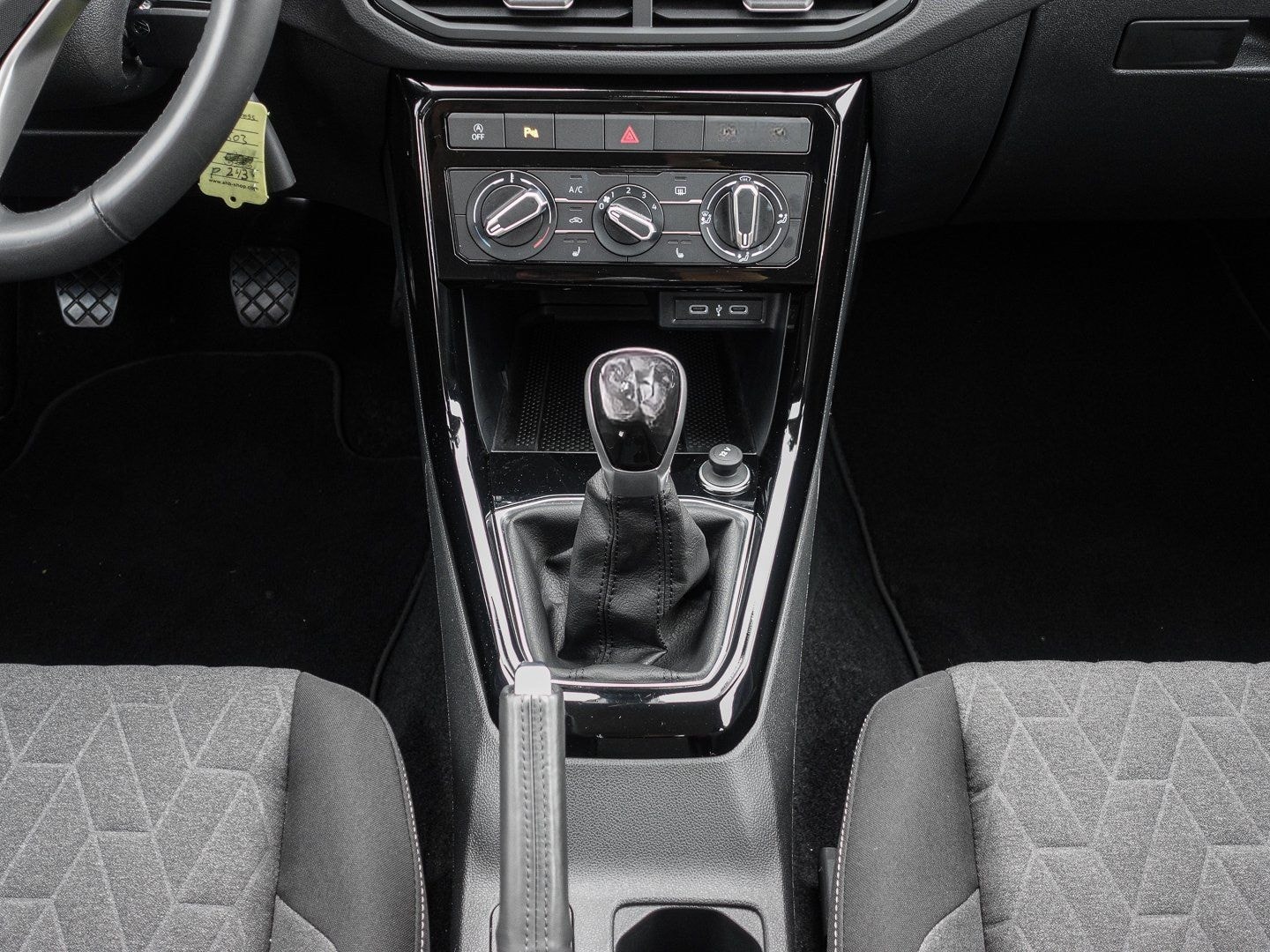 Volkswagen T-Cross 1.0 TSI 2xKLIMA AUT KAM KLIMAA. LED LM foto 14