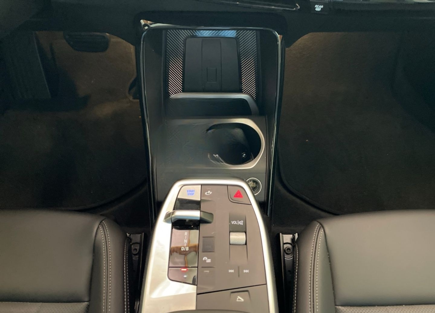 BMW iX1 eDrive20 Elektro AHK Pano Adap.LED Head-Up foto 11