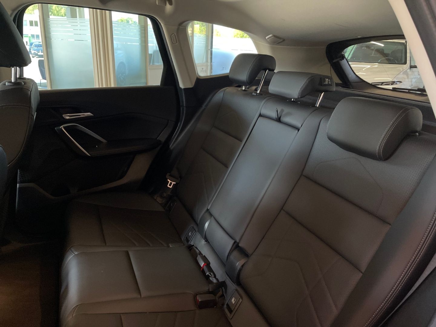 BMW iX1 eDrive20 Elektro AHK Pano Adap.LED Head-Up foto 9