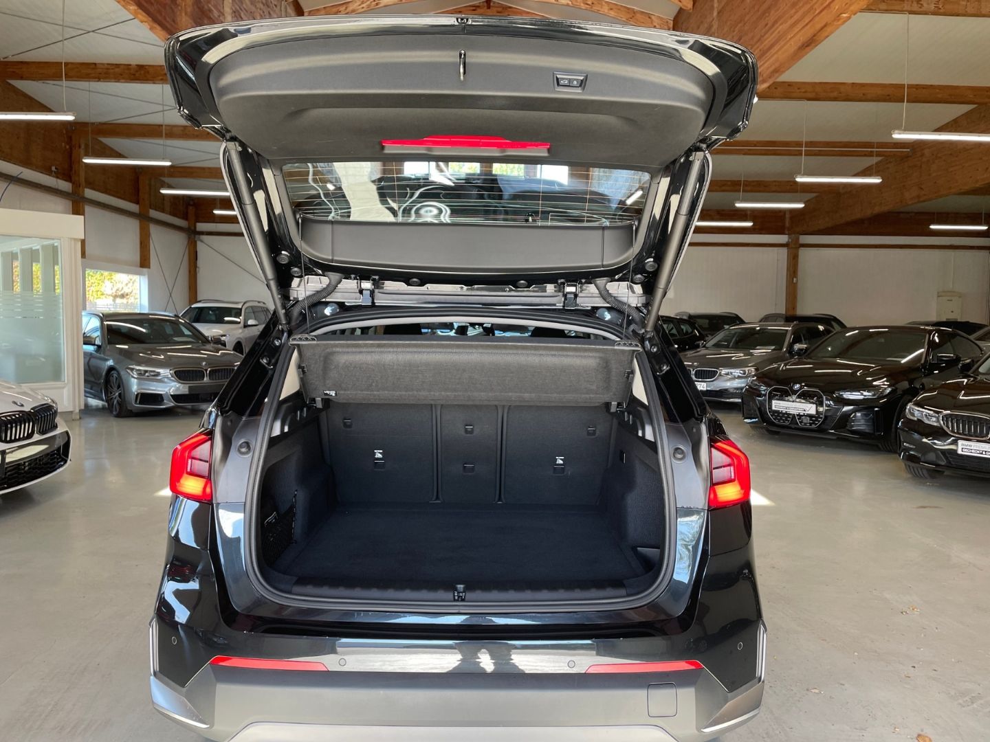 BMW iX1 eDrive20 Elektro Adap.LED Head-Up RFK Shz. foto 12